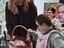 Wizyta pracowników Gminnej Biblioteki Publicznej w Sosnowicy z okazji Dnia Osób Niepełnosprawnych-05.12.2025